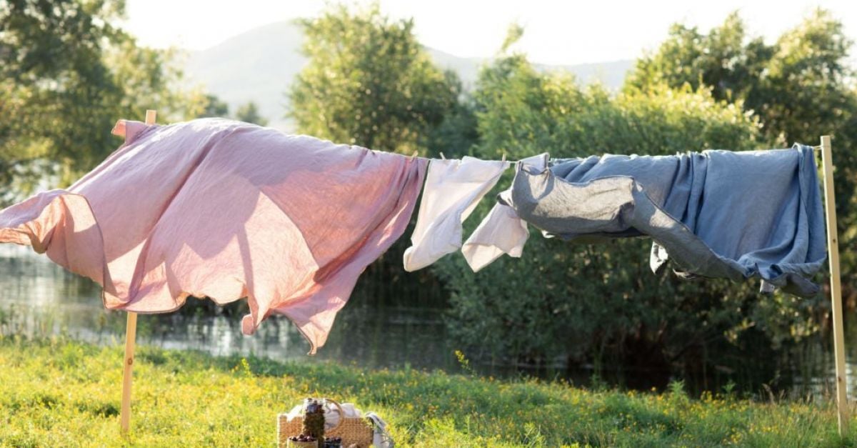 Трябва ли да перете чаршафите си по-често през лятото?