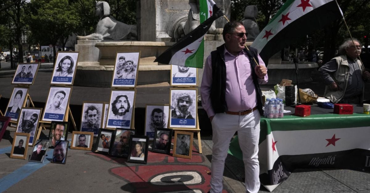 Парижки съд осъди задочно трима сирийски служители за военни престъпления