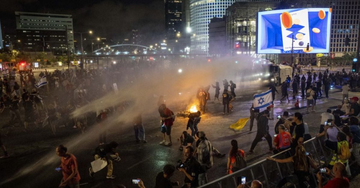 Престрелките между израелската полиция и протестиращите избухнаха в Тел Авив