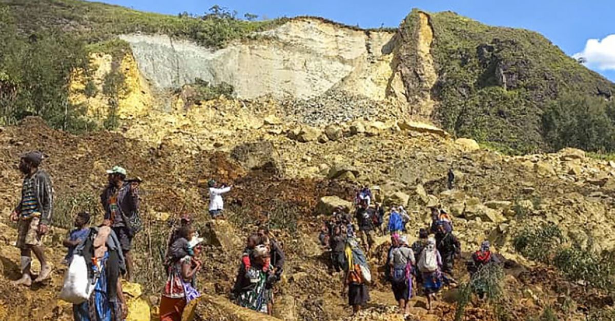 Правителството на Папуа Нова Гвинея съобщи, че свлачище е затрупало 2000 души