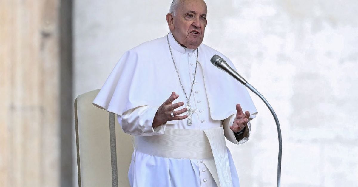 Папа Франциск използва силно унизителен израз към ЛГБТ общността докато
