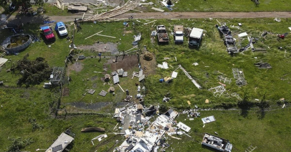 Над 20 загинали след мощни бури, оставили следи от разрушения в няколко щата на САЩ
