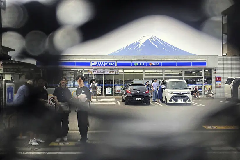 Town Finds Holes In Screen Built To Prevent Tourists Taking Photos Of Mount Fuji