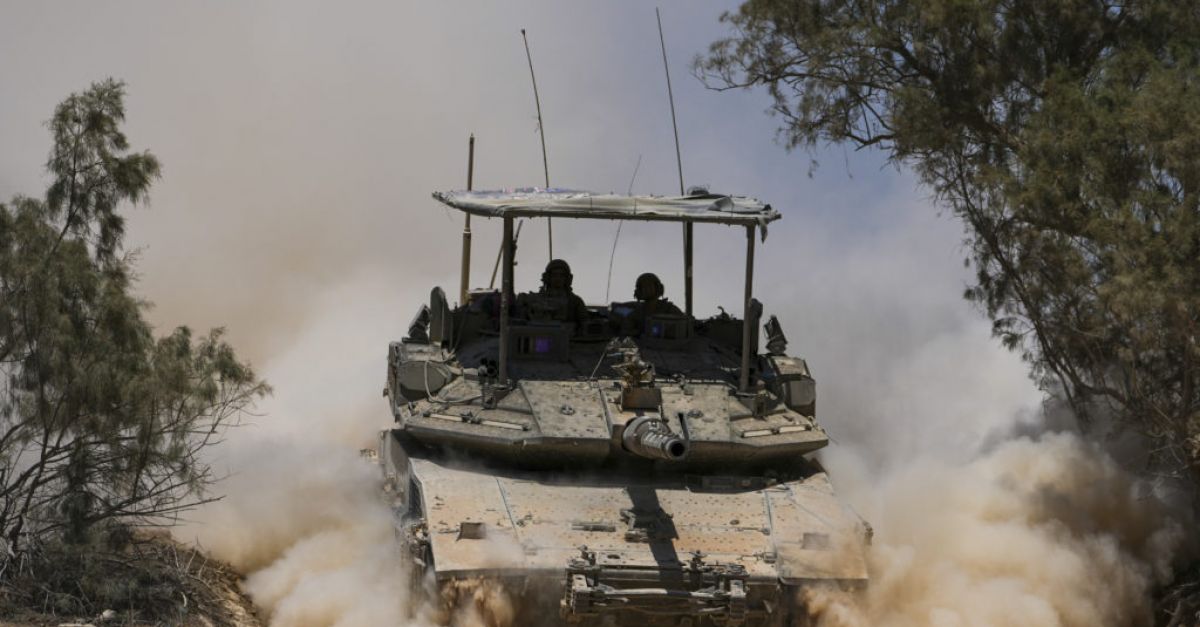 Двама израелски войници бяха убити при нападение с автомобил на Западния бряг