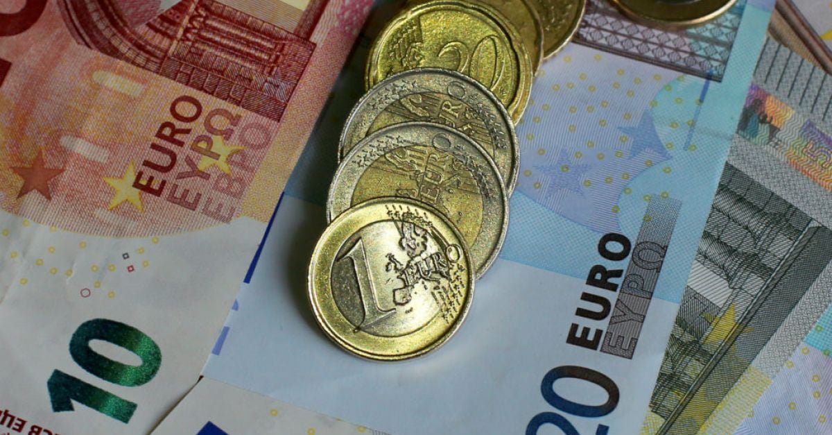 Инфлацията в еврозоната леко се повишава до 2 6 но инвеститорите