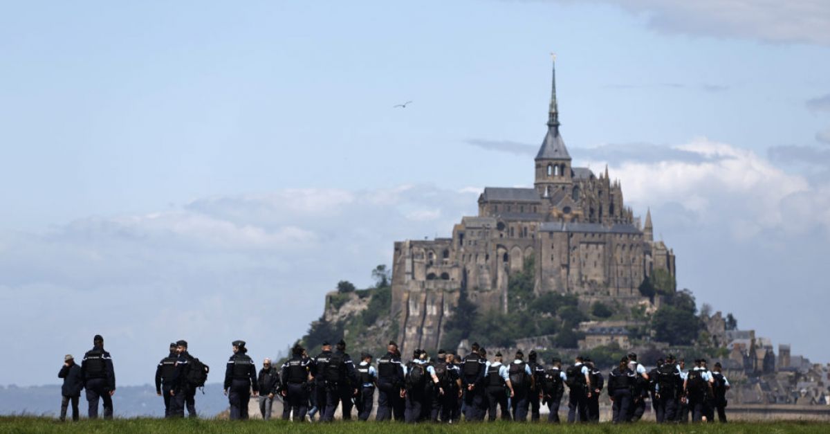 Френските власти повдигнаха в петък предварителни обвинения в тероризъм срещу
