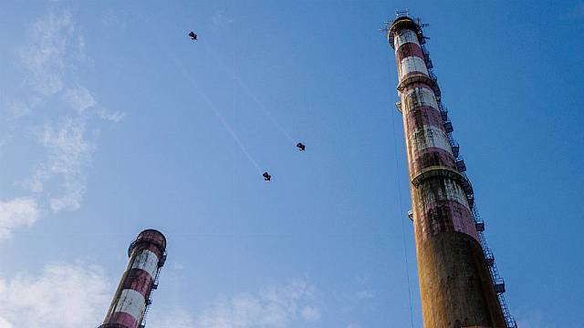 Esb Raises 'Serious Safety Incident' With Regulator After Skydivers Fly Through Poolbeg Chimneys