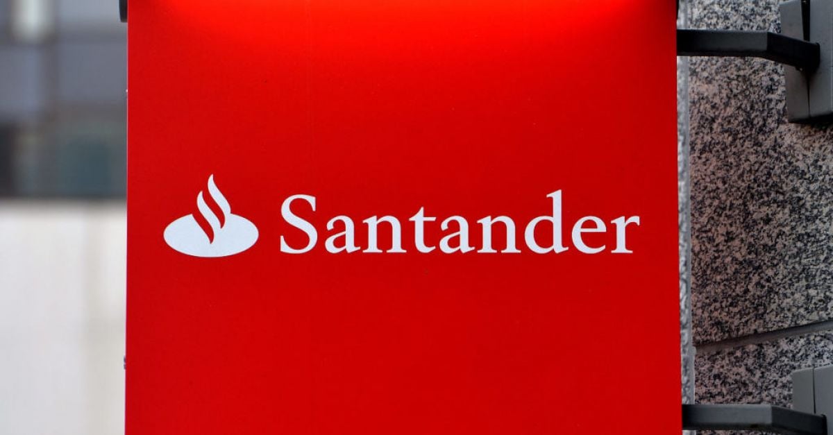 Данните за персонала и клиентите на Santander са откраднати при голяма кибератака