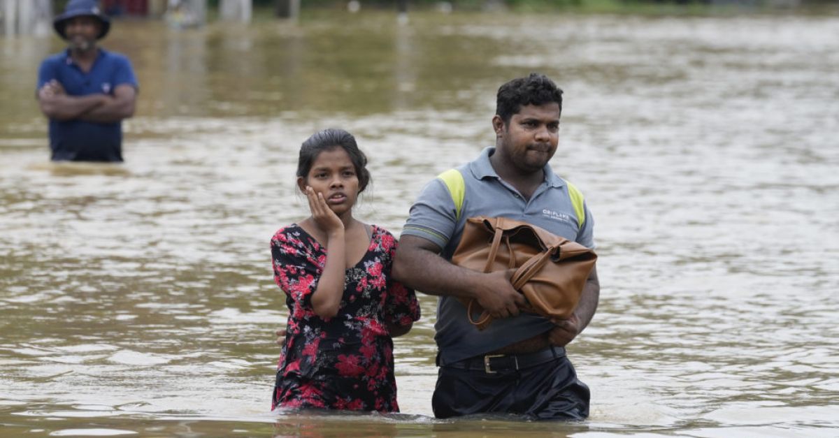 Шри Ланка затвори училища тъй като проливен дъжд предизвика наводнения