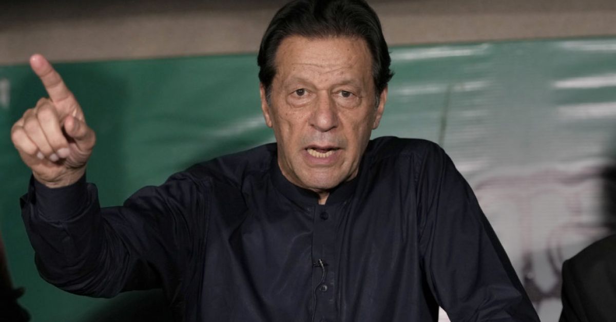 Апелативен съд в Пакистан оправда бившия премиер Имран Хан за