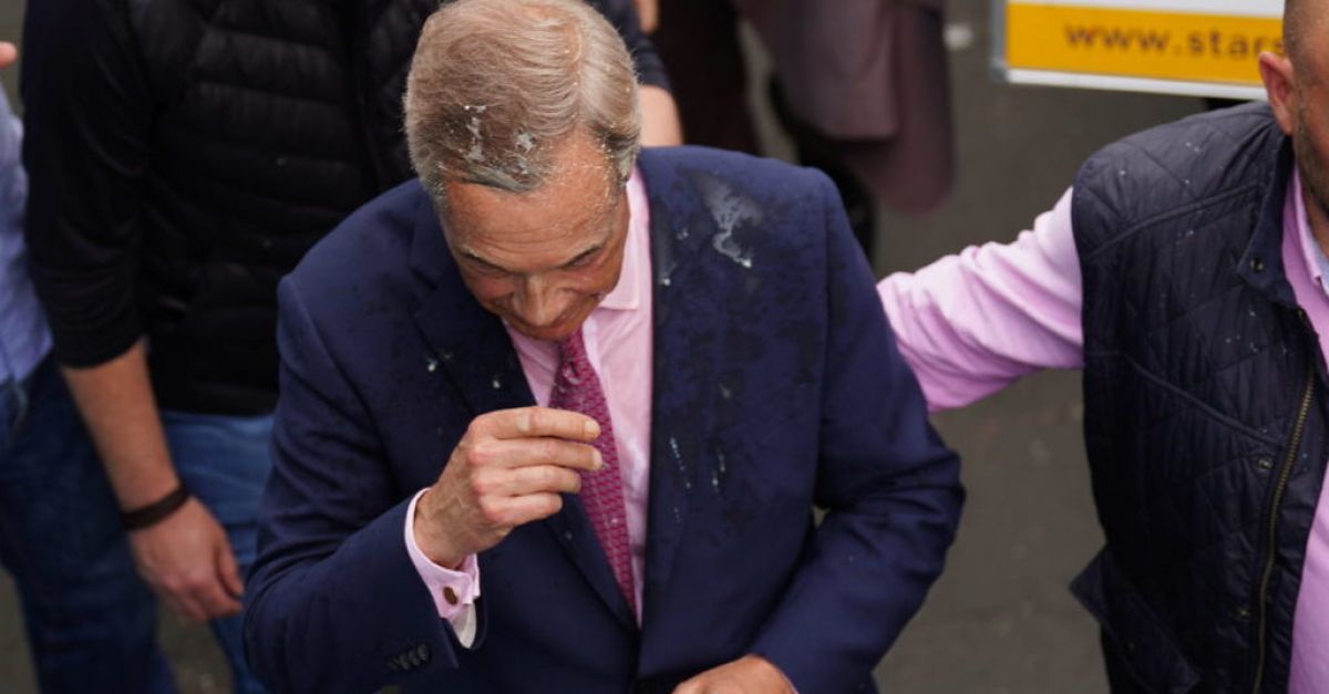 Найджъл Фарадж беше залят с млечен шейк по време на предизборно събитие