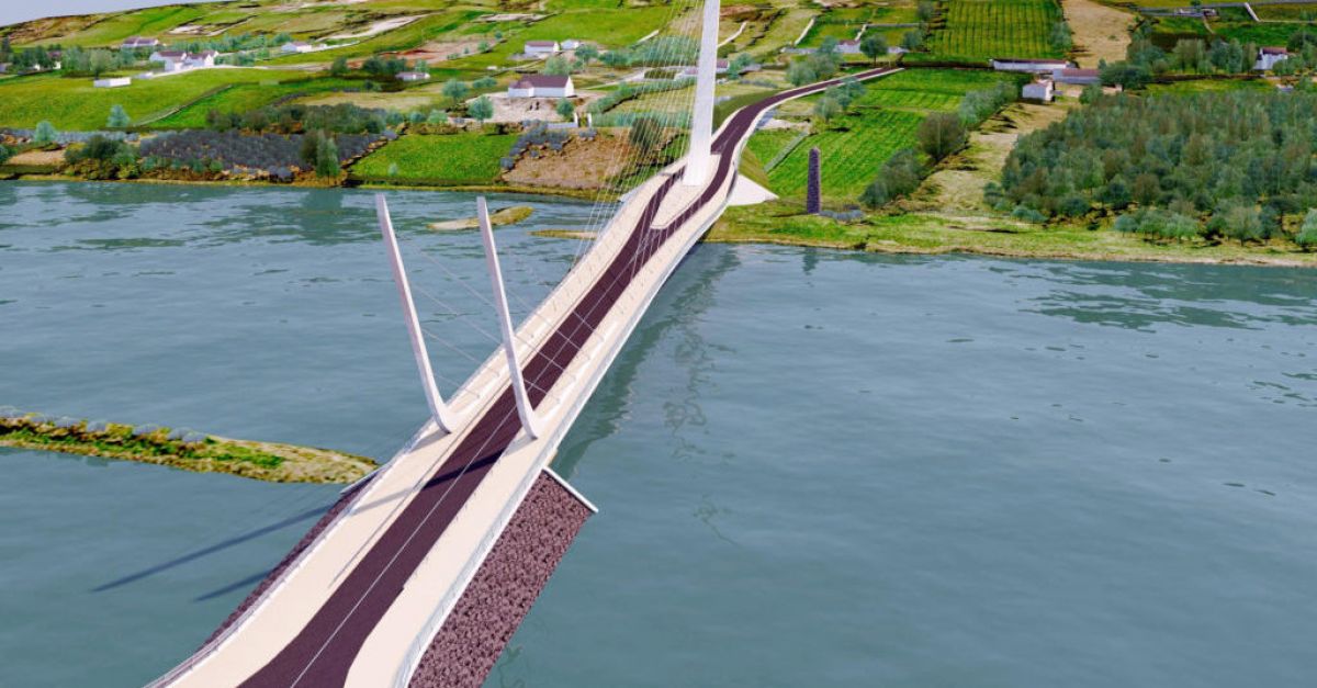 Тесният воден мост може да бъде доставен навреме и в рамките на бюджета, казва Мартин