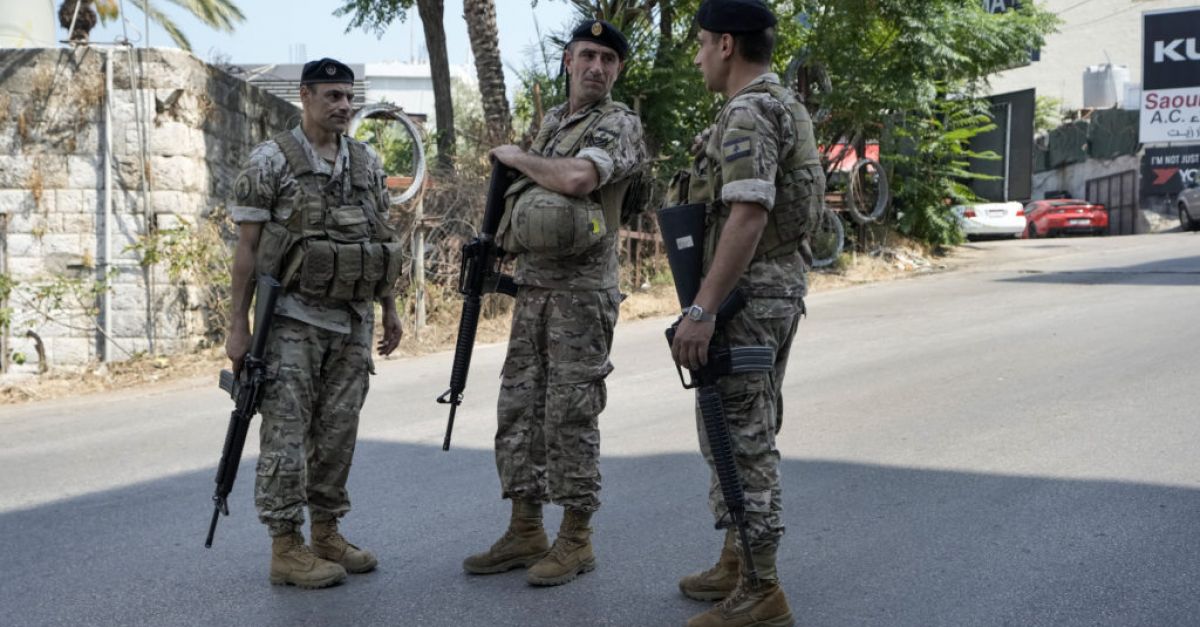 Ливанската армия каза че въоръжен мъж се е опитал да