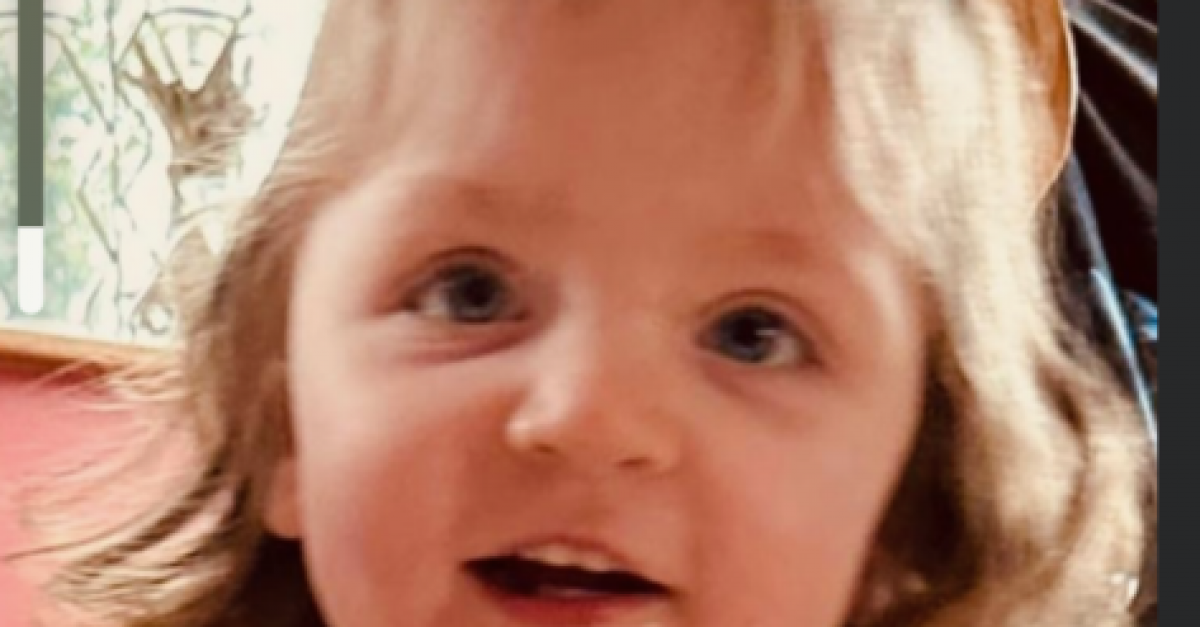 Двегодишно момиченце починало след като се е оплело в струна