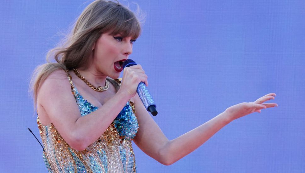 Taylor Swift Congratulates Newly Engaged Couple In Scottish Crowd