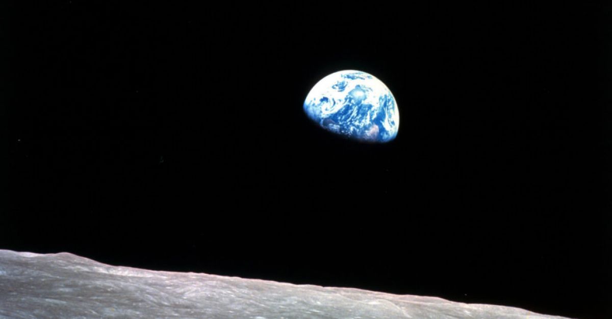 Астронавт от Аполо 8, който направи известна снимка на Земята, загина при самолетна катастрофа