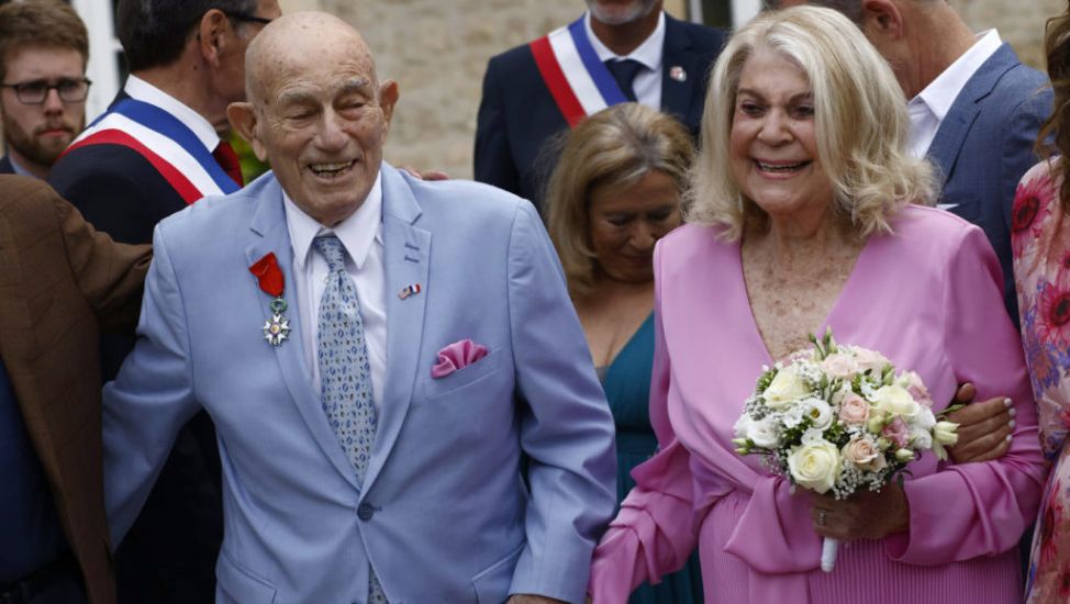 Us Veteran (100) Marries 96-Year-Old Sweetheart Near Normandy’s D-Day Beaches