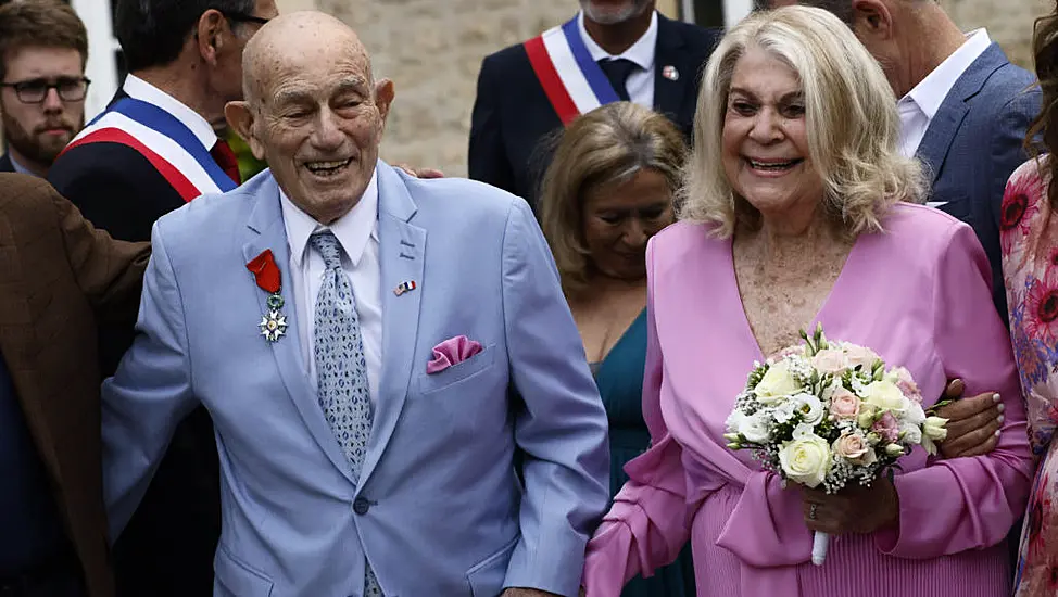 Us Veteran (100) Marries 96-Year-Old Sweetheart Near Normandy’s D-Day Beaches