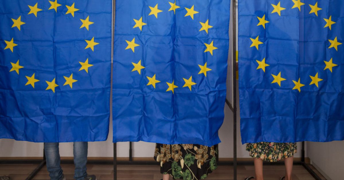 Ранните прогнози предполагат изместване към крайната десница с наближаването на края на изборите за ЕС