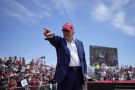 Trump Complains About Teleprompters At Scorching Las Vegas Rally