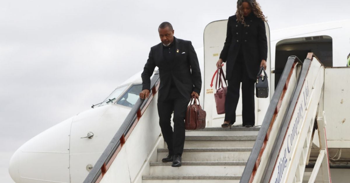 Военен самолет превозващ вицепрезидента на Малави и още девет души