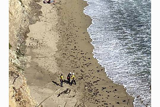 Kite Surfer Rescued From Remote Us Beach After Making ‘Help’ Sign With Rocks