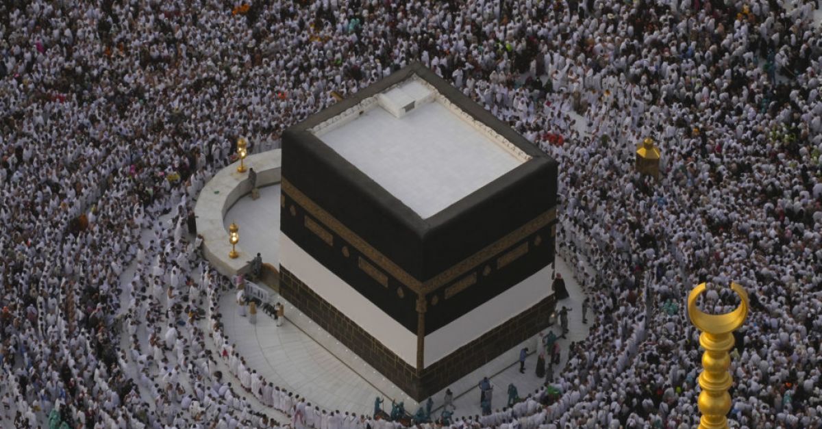 Мюсюлмански поклонници се стичат в свещения град на Саудитска Арабия