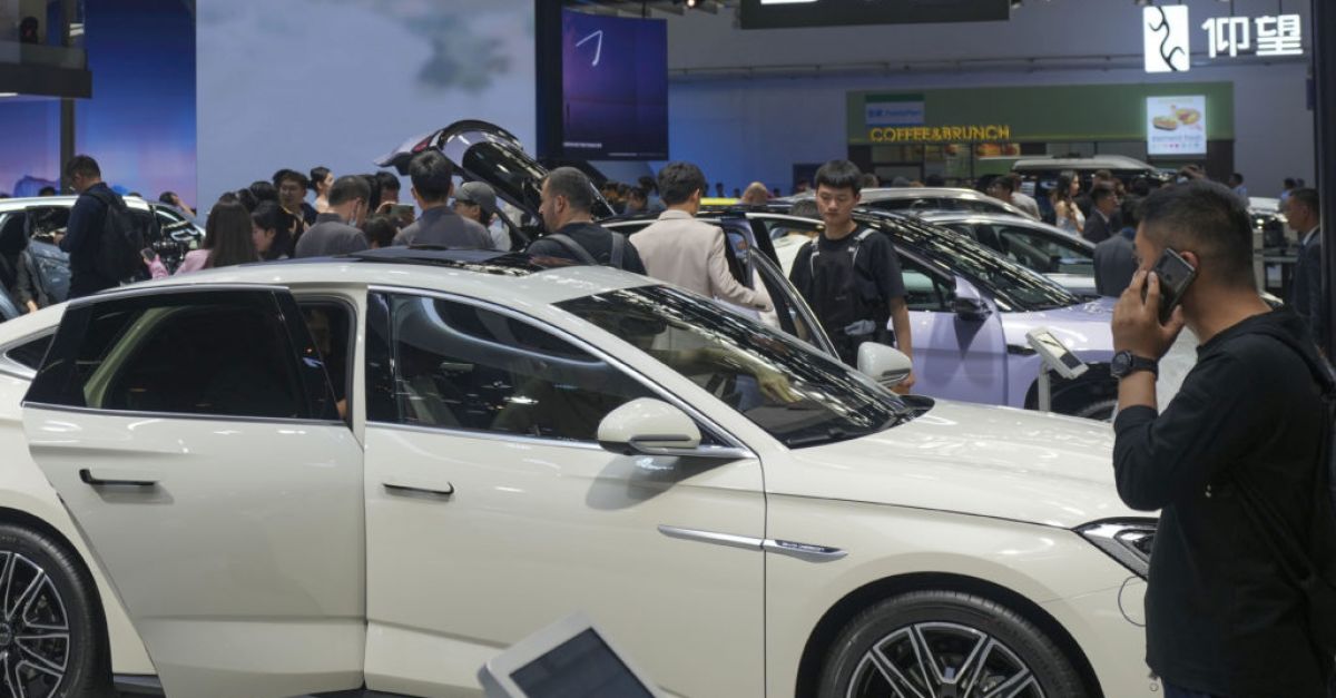 ЕС заплашва да повиши митата върху вноса на китайски електрически автомобили
