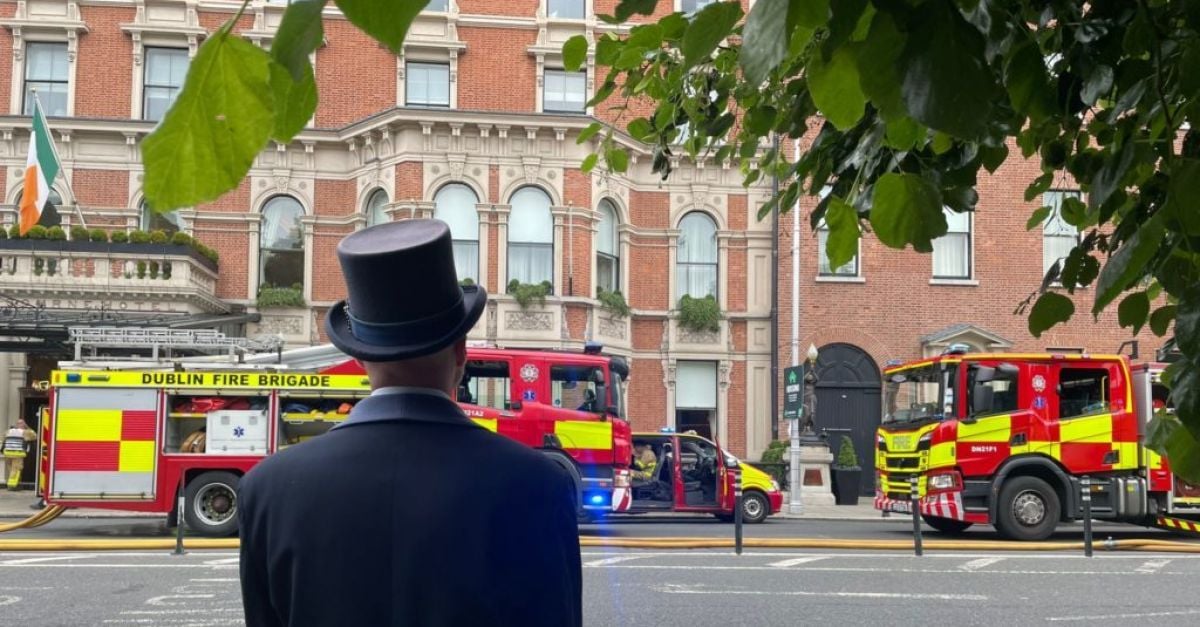 Пожарникари овладяха пожара в известния хотел Shelbourne в Дъблин