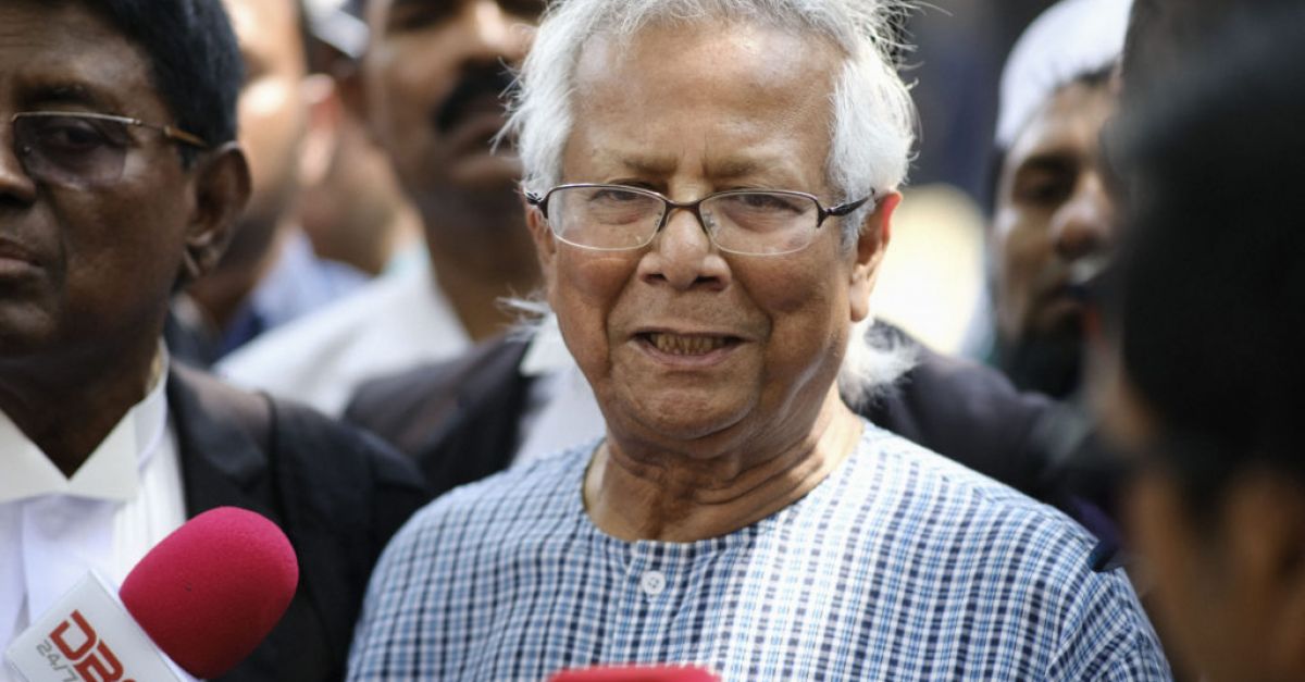 Съдът в Бангладеш повдигна обвинение срещу Нобелов лауреат по обвинения в присвояване