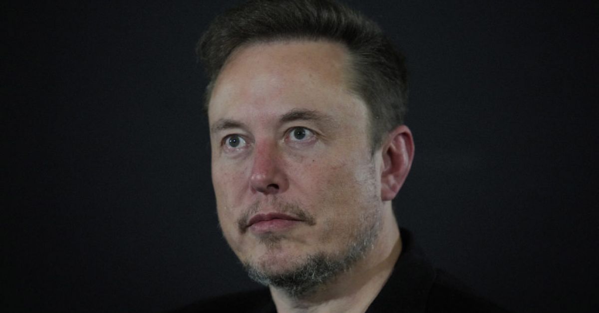 Илон Мъск твърди че акционерът на Tesla гласува за чупещо