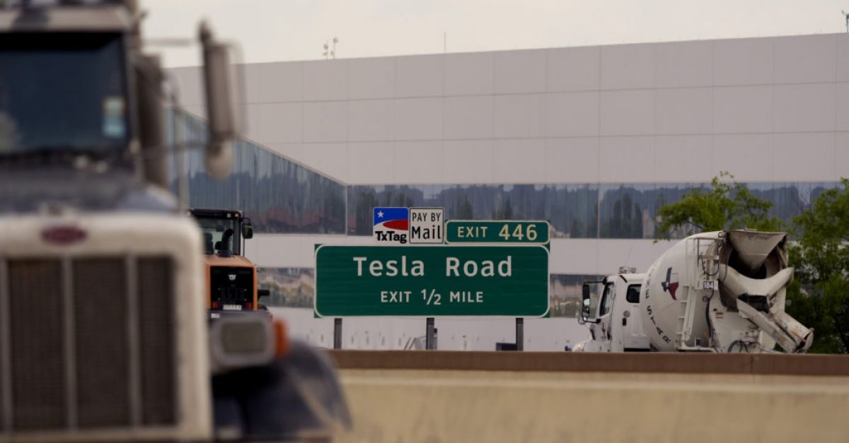 Акционерите на Tesla гласуват за възстановяване на пакета от заплати на Илон Мъск