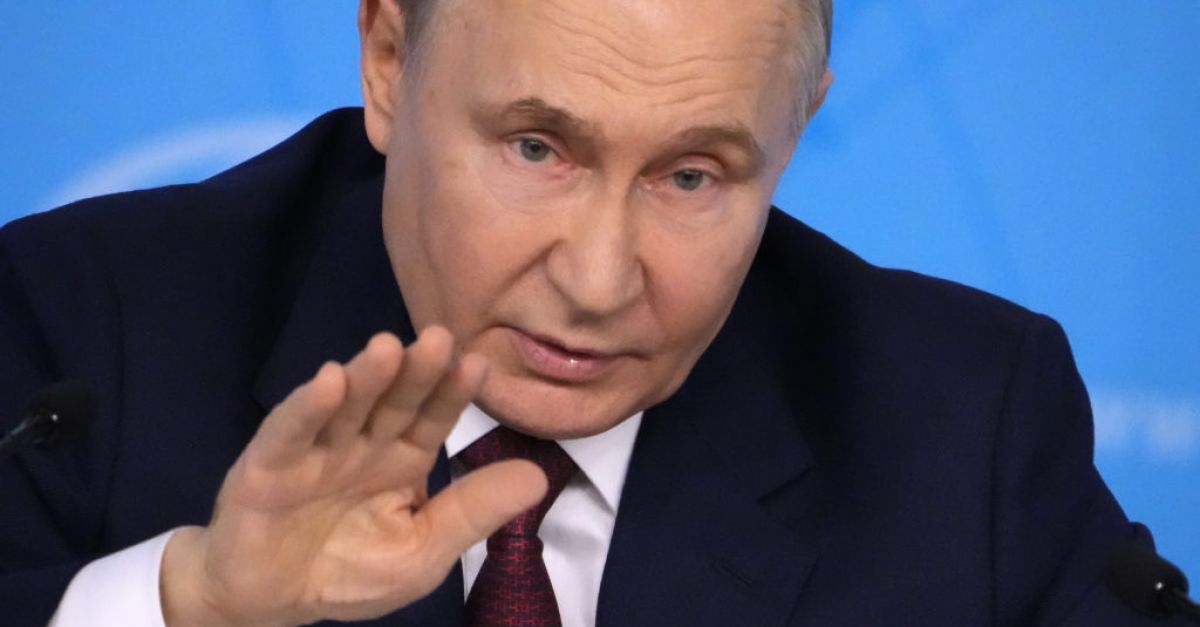 Руският президент Владимир Путин обеща незабавно да нареди прекратяване на
