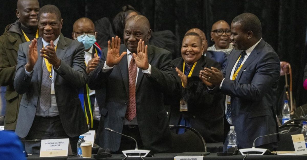 Президентът на Южна Африка Сирил Рамафоса беше преизбран за втори