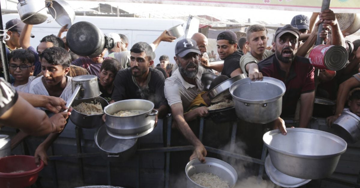 Израел обявява „тактическа пауза“ в южна Газа, борейки се за облекчаване на натрупаната помощ
