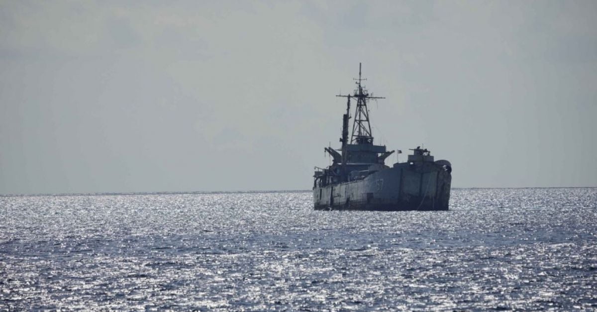 Китайски плавателен съд и филипински снабдителен кораб се сблъскаха близо