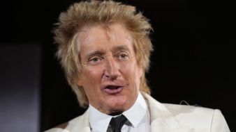 Rod Stewart ‘Booed’ In Germany After Showing Images Of Ukraine Flag And President
