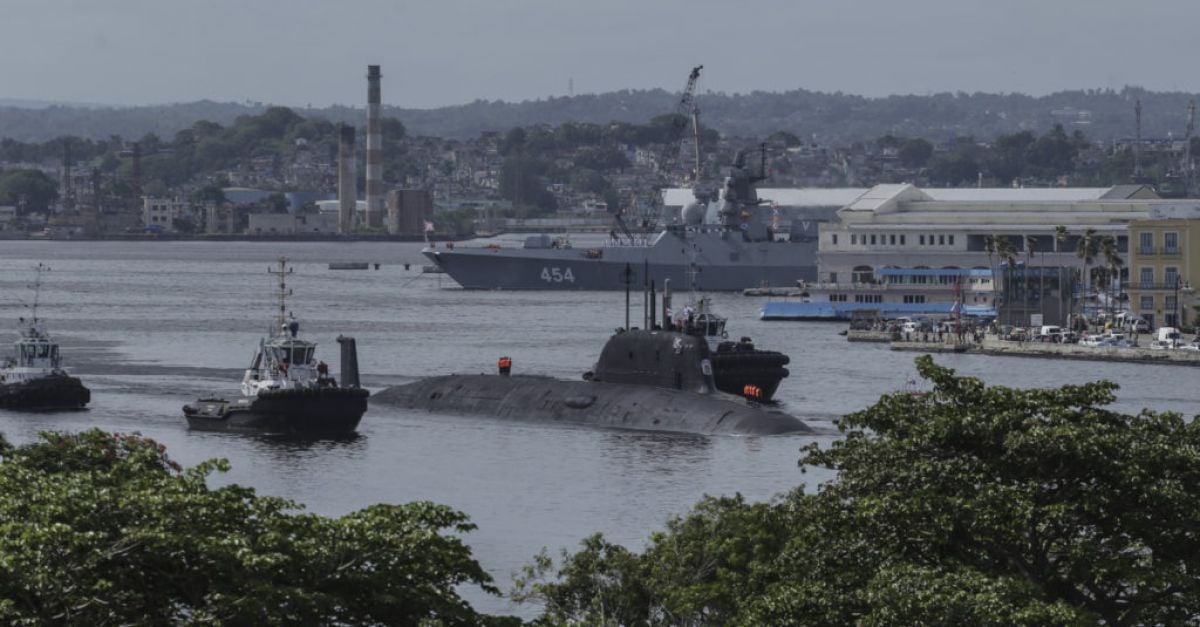 Флот от руски военни кораби включително атомна подводница напусна пристанището