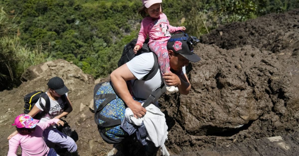 Най-малко осем загинали и десетки изчезнали при свлачище в Еквадор