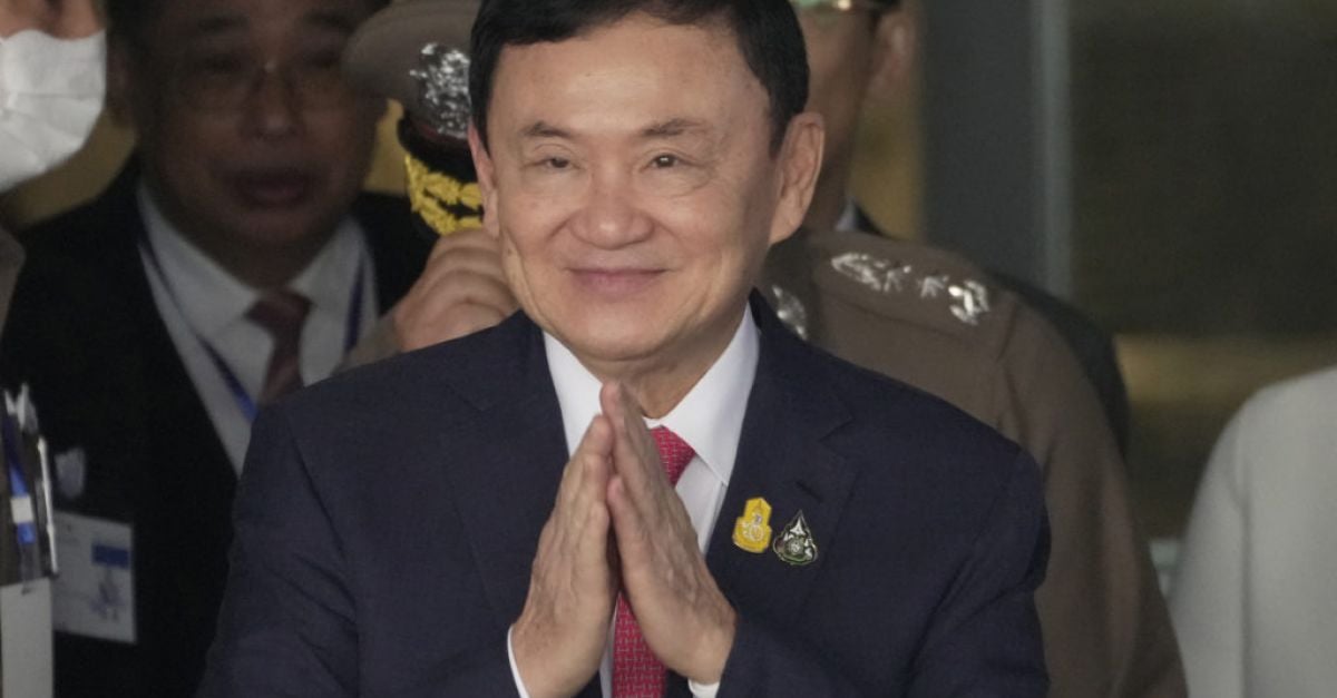 Бившият тайландски премиер Таксин Шинаватра беше освободен под гаранция часове