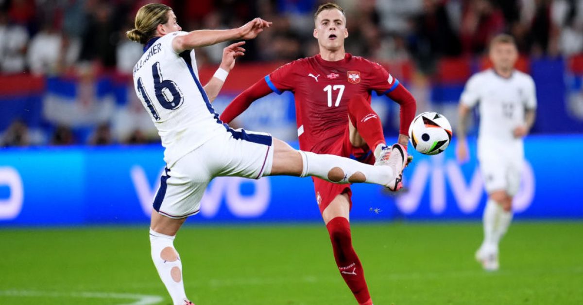 Защо футболистите на Англия направиха дупки в чорапите си за Евро?
