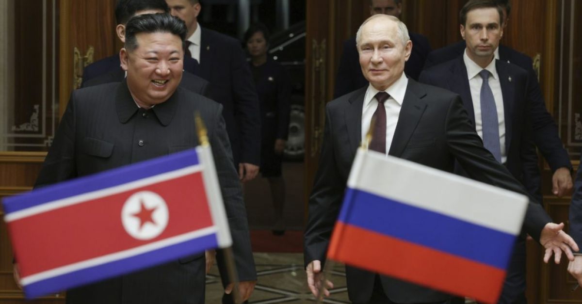 Президентът Владимир Путин пристигна в Северна Корея рано в сряда