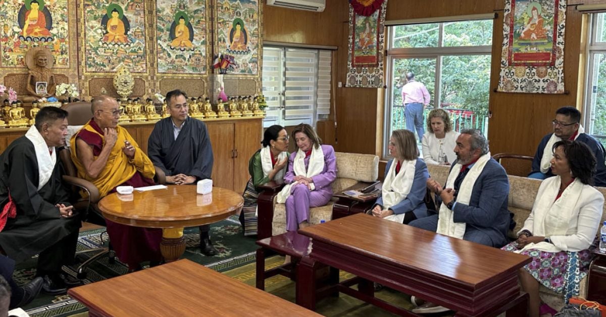 Делегация на САЩ се среща с Далай Лама в Индия – предизвика гняв от страна на Китай