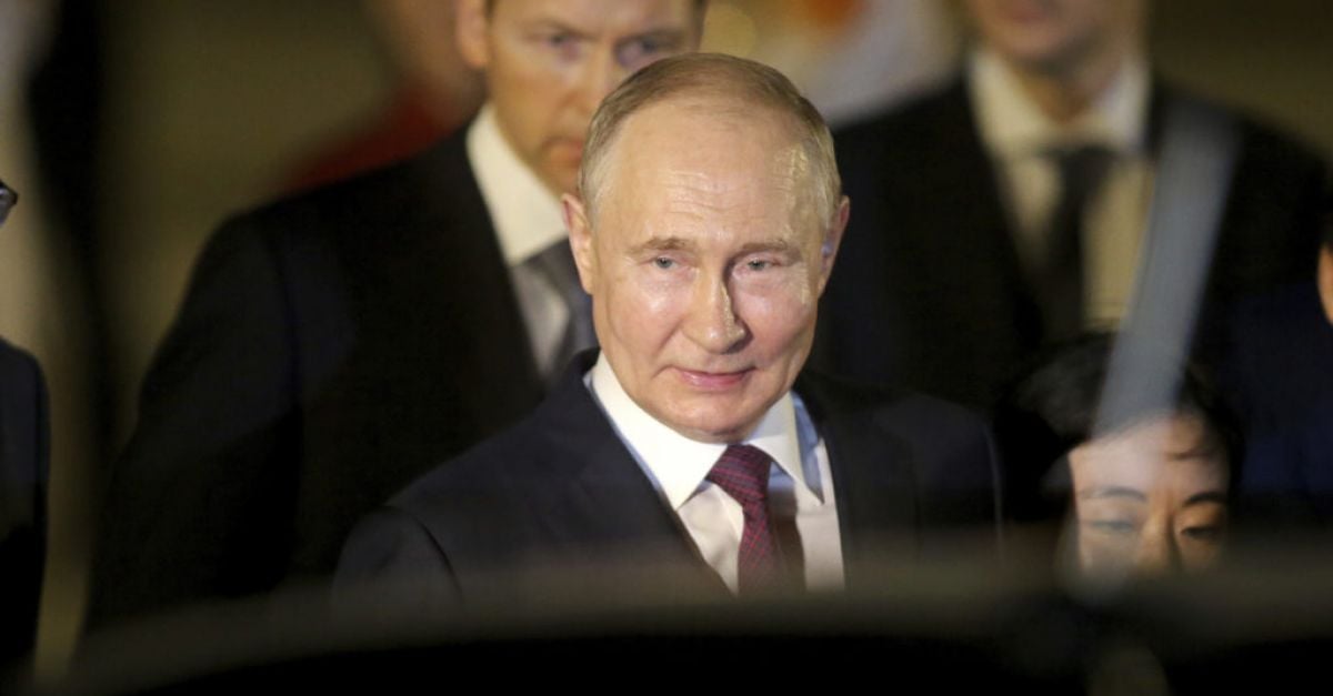 Путин пристига във Виетнам, за да укрепи връзките, докато изолацията на Русия се задълбочава