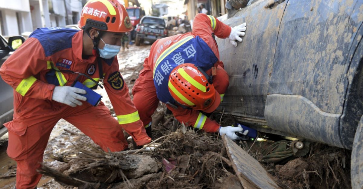 Десетки загинаха след исторически наводнения в Южен Китай