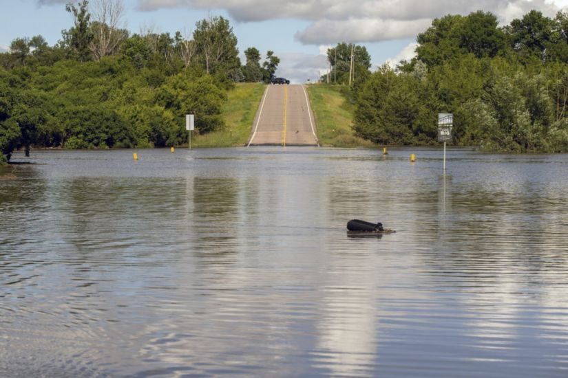 Sweltering Temperatures Persist Across Us, While Floodwaters Inundate Midwest