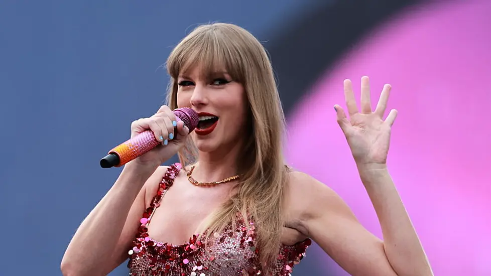 Taylor Swift Delights Dublin Fans As She Praises Irish Storytellers And Accents