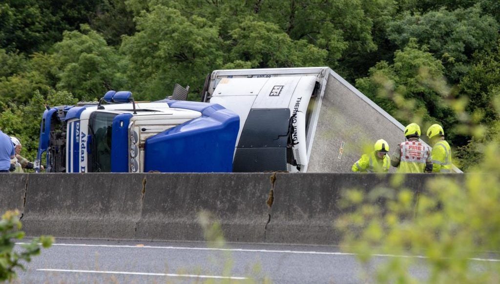 Section of M18 motorway in Clare closed off due to turned over lorry