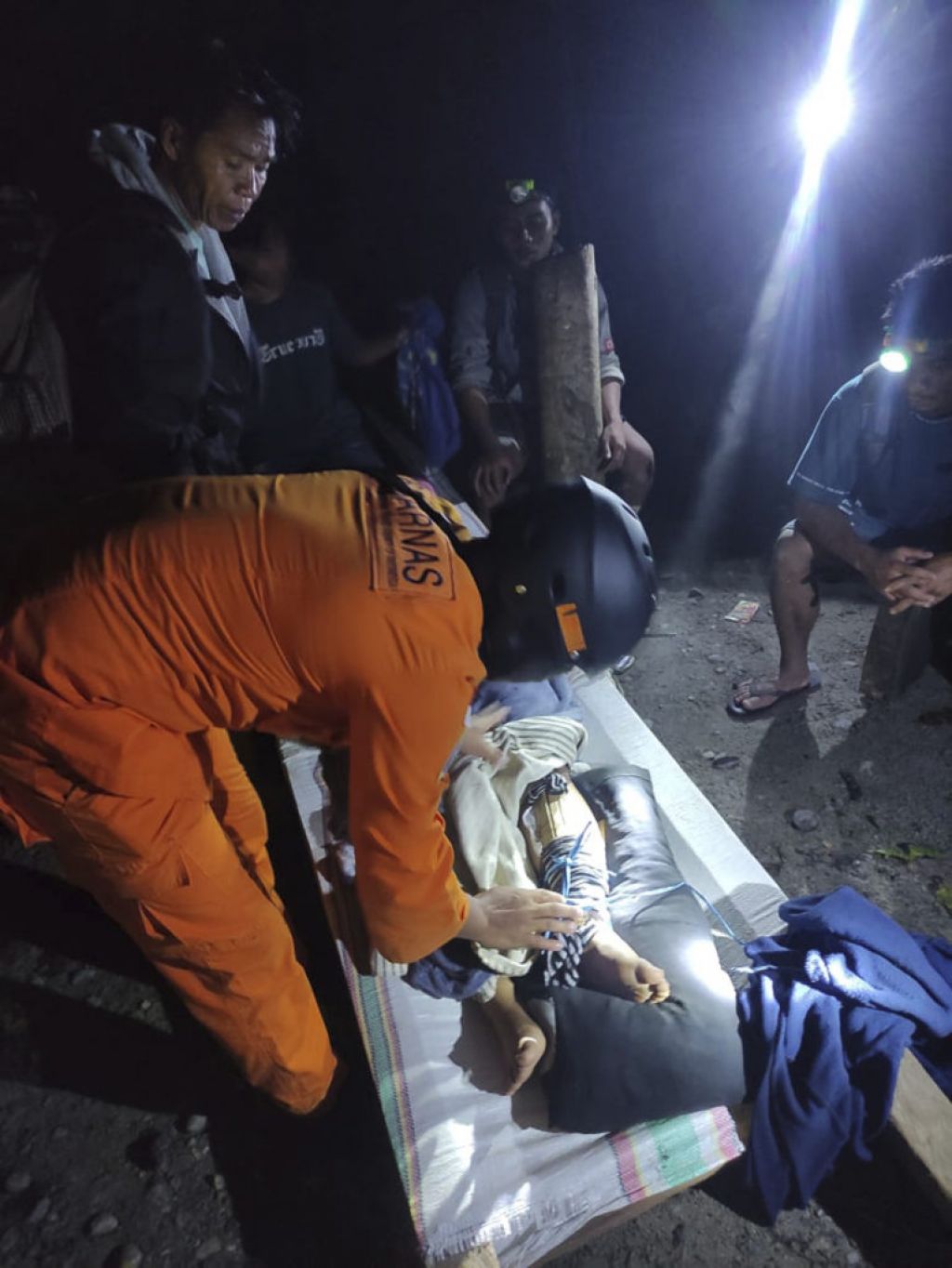 Dozens still missing after Indonesian landslide leaves 17 dead
