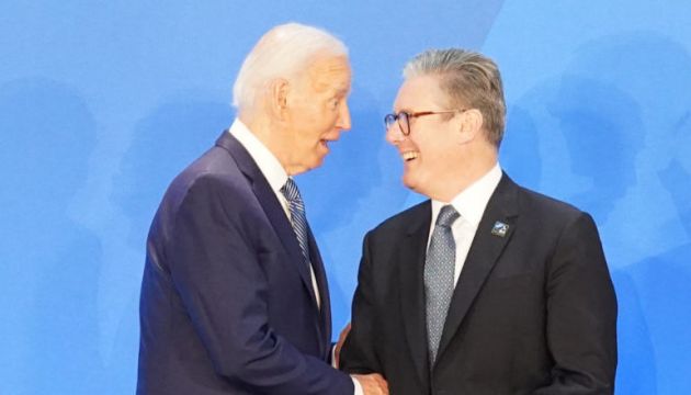 Starmer Gives Biden Arsenal Shirt To Cement ‘Very Special’ Relationship With Us